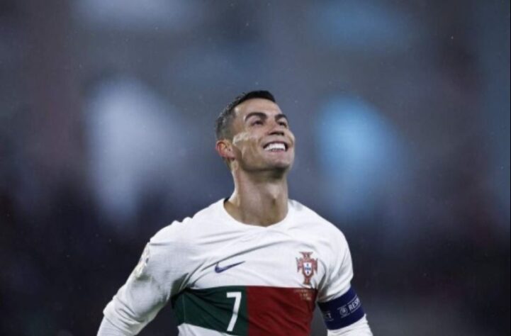 Cristiano Ronaldo: Dono de cinco troféus da Champions League, Cristiano Ronaldo já passou por grandes equipes do futebol mundial, como Real Madrid, Manchester United e Juventus. O centroavante atua hoje pelo Al-Nassr, da Arábia Saudita.