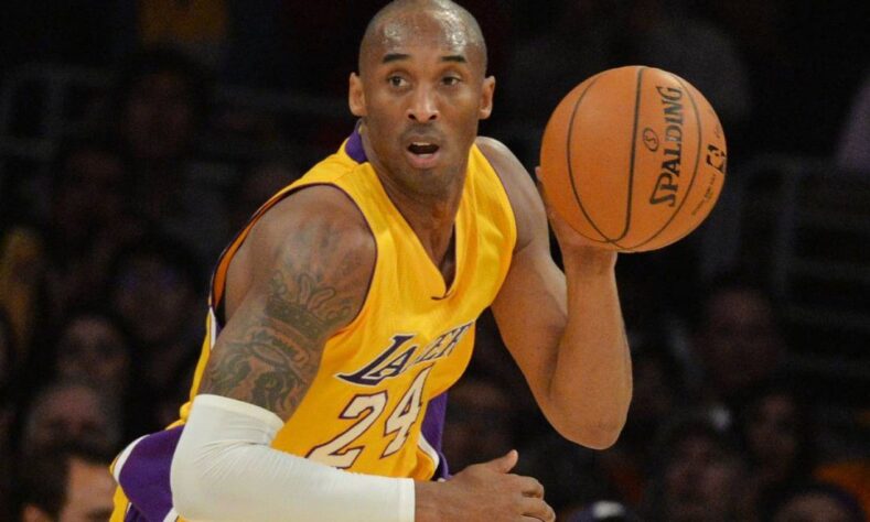 Kobe Bryant: Um dos maiores ídolos da NBA, Kobe jogou durante toda a sua carreira como ala-armador pelo Los Angeles Lakers. O jogador foi cinco vezes campeão da NBA e conquistou duas medalhas de ouro nas Olimpíadas.