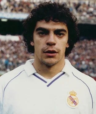 Manolo Sanchís (zagueiro): 693 jogos pelo Real Madrid