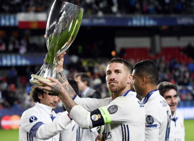 O zagueiro Sergio Ramos comemora 38 anos de idade neste sábado (30). O espanhol tem passagem marcante pelo Real Madrid, clube no qual é ídolo e está entre os jogadores com mais partidas disputadas. Veja quem são os atletas com mais jogos pelo Real Madrid. 