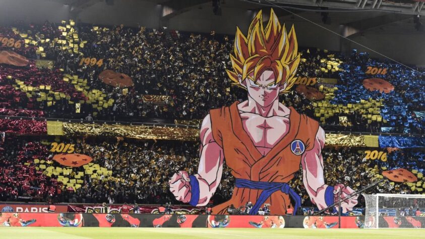 Os mosaicos com referências ao anime estão bem presentes na torcida do Paris Saint German. Nesta ocasião, os torcedores levantaram um bandeirão do Goku em Super Sayajin, comparando a busca pela "sétima esfera do dragão" com o busca do time pelo sétimo título da liga francesa.