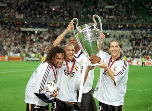 Tricampeão da Champions com o Real Madrid (1997-98, 1999-00, 2001-02).