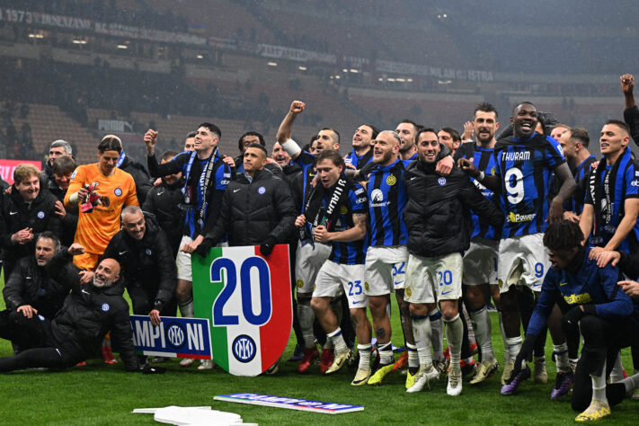 A Inter de Milão venceu o seu 20º título do Campeonato Italiano após superar o Milan por 2 a 1, em jogo válido pela 33ª rodada da comperição na temporada 2023/2024. Com esta conquista, o clube nerazzurri se isolou como o segundo clube com mais conquistas da Serie A. Veja a seguir a lista de times com mais títulos do Campeonato Italiano. 
