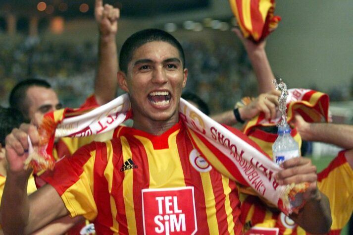 Jardel (atacante) - defendeu o Galatasaray apenas na temporada 2000/2001, mas foi o suficiente para conquistar o carinho da torcida. Logo em sua estreia, marcou cinco gols e, no decorrer da temporada, ajudou a equipe a conquistar o título da Supercopa da Europa e o vice-campeonato nacional. 