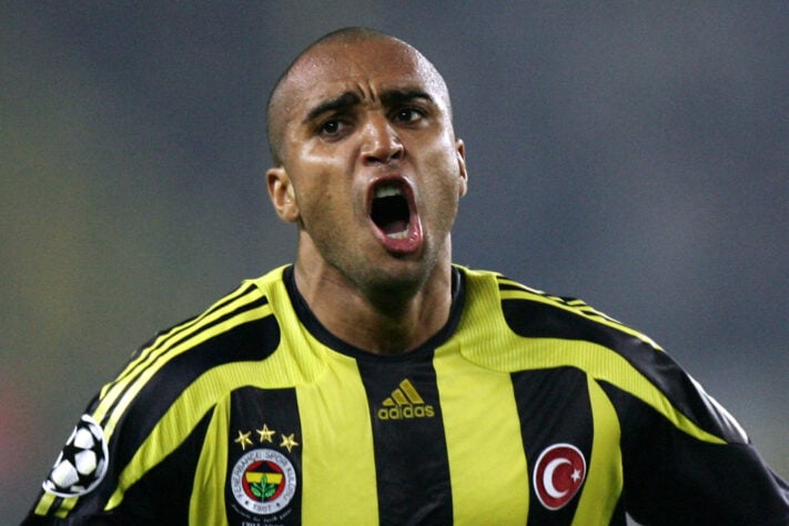 Deivid (atacante) - defendeu o Fenerbahçe entre 2006 e 2010 e fez parte do elenco que levou o clube à sua melhor campanha na história da Champions League (quartas de final), na temporada 2007/2008.