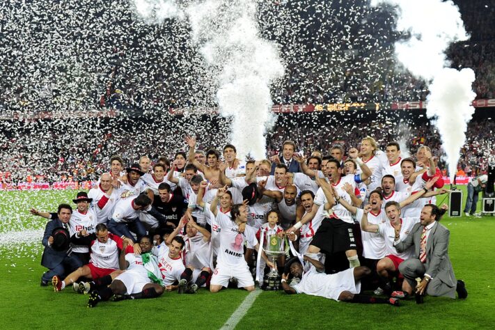 5 títulos: Sevilla (1935, 1939, 1947–48, 2006–07 e 2009–10 [foto])