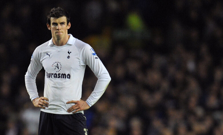 Gareth Bale era o craque do Tottenham, e ainda atuava como lateral-esquerdo em algumas oportunidades. 