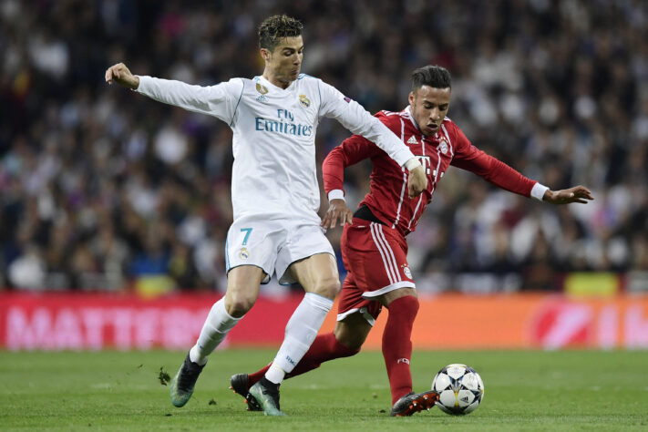 Bayern e Real Madrid se enfrentam hoje (30/04), na Allianz Arena, no jogo de ida da semifinal da Champions League! O confronto entre os gigantes da Europa é repleto de jogos marcantes. Confira alguns dos maiores jogos da dupla que mais chegou às semifinais da competição.