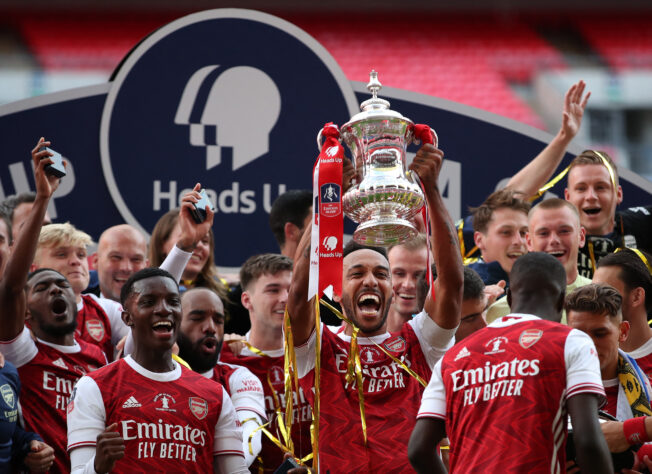14 títulos - Arsenal (1930, 1936, 1950, 1971, 1979, 1993, 1998, 2002, 2003, 2005, 2014, 2015, 2017 e 2020)