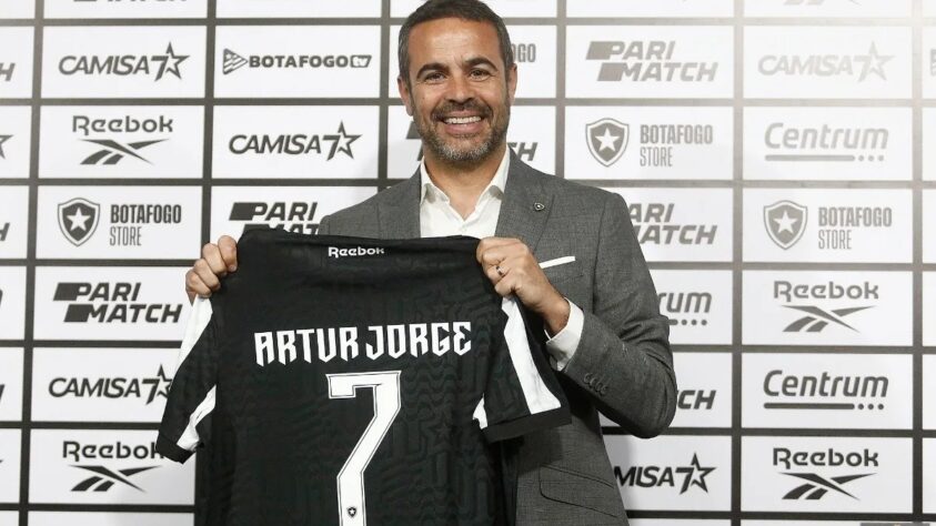 3 - Botafogo - 45 trocas e 39 técnicos