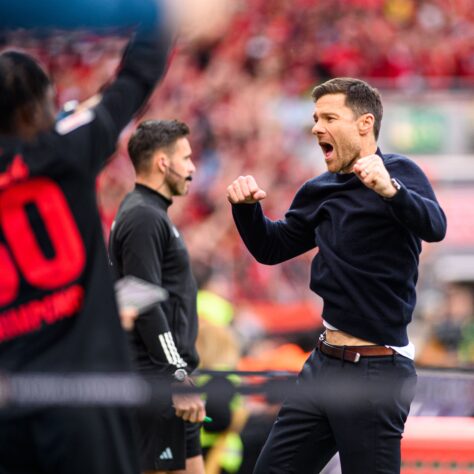 Pela primeira vez em 120 anos de história, o Bayer Leverkusen foi campeão alemão. Mesmo a principal estrela ficando no banco, o treinador Xabi Alonso, confira os 10 protagonistas do time dentro do gramados nesse campeonato: