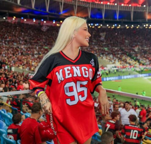 A escolha mais recente, que marcou o primeiro jogo da final do Carioca, foi este modelo 'jersey', inspirado nas camisas de times de futebol americano.