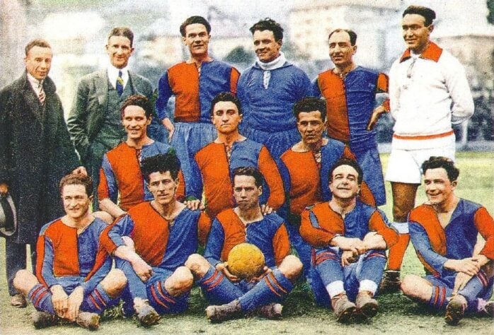 9 títulos - Genoa (1898, 1899, 1900, 1902, 1903, 1904, 1914–15, 1922–23 e 1923–24)