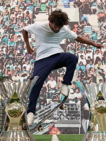 Gustavo Scarpa está atualmente no Atlético-MG e sempre mostrou sua paixão pelo skate.
