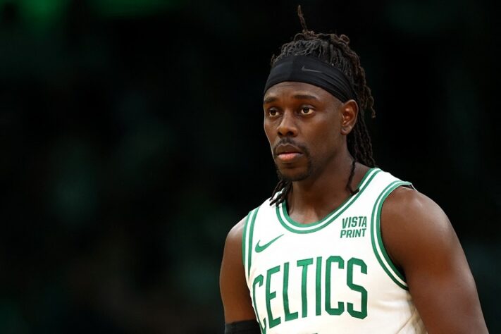 Jrue Holiday atua no Boston Celtics. O armador já conquistou dois títulos da NBA e é conhecido por ser um dos jogadores mais subestimados da liga.