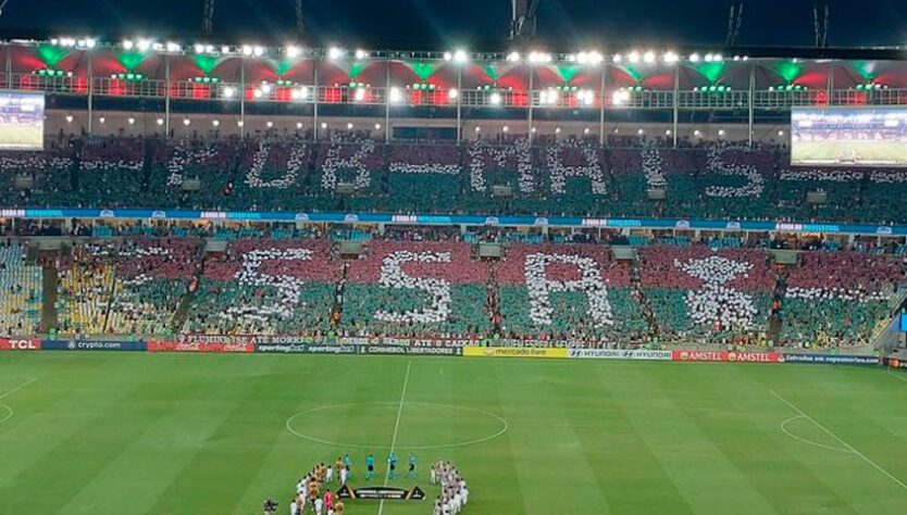 Nesta terça-feira, a torcida do Fluminense preparou um mosaico para ser exibido quando o time entrasse em campo antes da partida contra o Colo-Colo pela Libertadores. Porém, o que era para ser parte do espetáculo do Tricolor, virou uma grande piada para os rivais nas redes sociais. O vexame, entretanto, não é inédito nas arquibancadas do futebol brasileiro. A seguir, relembramos outros momentos em que os mosaicos falharam e acabaram virando prato cheio para piadas na web. (Por Humor Esportivo)