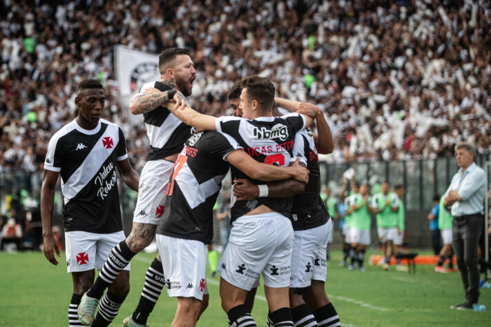 Odd/Percentual de título do Vasco: 125,00 (Lance!Betting)/0,8%. Odd/Percentual de rebaixamento do Vasco: 3,00 (Lance!Betting)/33,3%