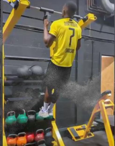 - Rabbi Matondo: Em 2020, o jogador de 19 anos Rabbi Matondo defendia o Schalke 04, porém foi flagrado na academia vestindo a camisa do rival Borussia Dortmund. O diretor do Schalke condenou a atitude do jovem.