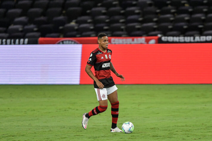 O RB Bragantino (Brasil) ainda deve R$ 2.921 milhões ao Flamengo. O valor refere-se ao "sell on fee" de venda do Natan ao Napoli (Itália).