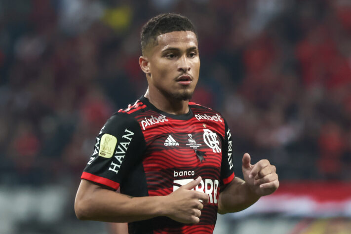 O Wolves (Inglaterra) ainda deve R$ 41.050 milhões ao Flamengo, pela compra do volante João Gomes.