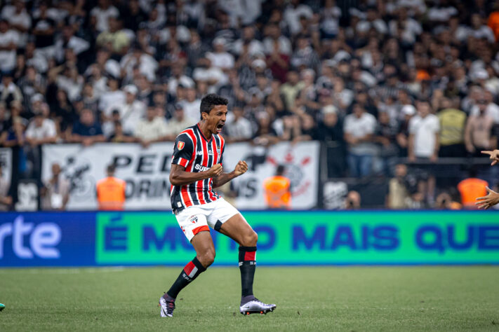 O volante Luiz Gustavo, de 36 anos, está no São Paulo e tem contrato até o fim de 2024.