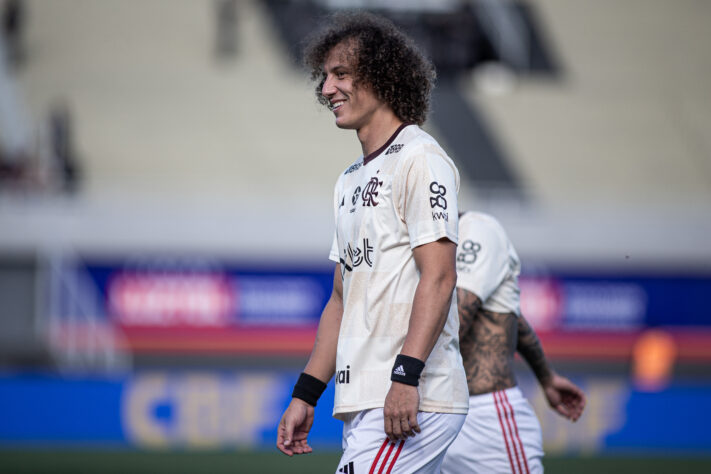 O zagueiro David Luiz, de 37 anos, está no Flamengo e tem contrato até o final de 2024.