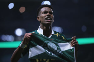 Palmeiras acerta saída de Estêvão: veja as 10 maiores vendas do clube