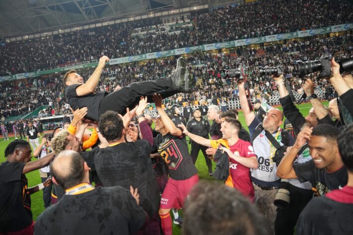 102: Galatasaray (Turquia 2023/24) - 102 pontos