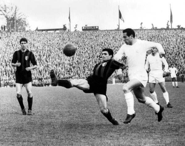 1957-58: Real Madrid 3x2 Milan - Campeão