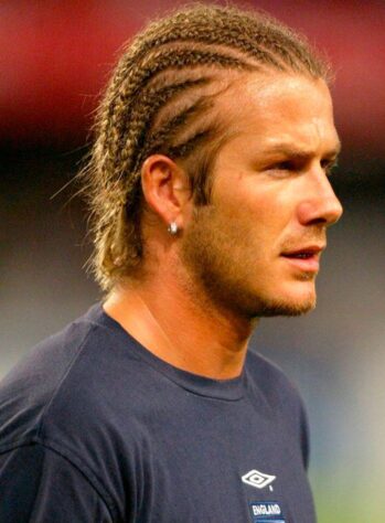O craque lançou trancinhas feitas na raiz do cabelo em 2003, durante um treino da seleção inglesa.