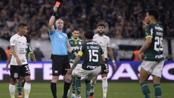 O zagueiro Murilo foi expulso do clássico entre Palmeiras e Corinthians no no Brasileirão 2023, aos 46 minutos do segundo tempo. Ele cometeu falta no atacante Yuri Alberto e, na sequência, questionou o árbitro Anderson Daronco pela marcação: "Você está de sacanagem". Ele recebeu o amarelo e o vermelho em seguida.