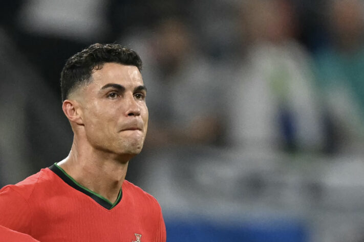 Pela seleção de Portugal - Mais participações em fase final do Eurocopa: 6