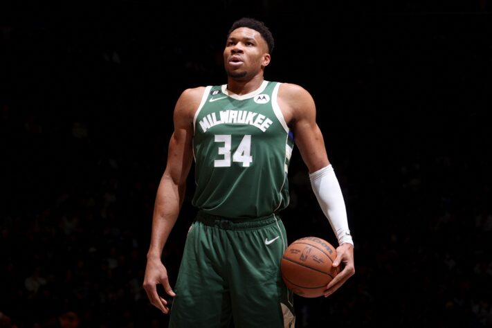 Giannis Antetokounmpo, jogador do Bucks, é conhecido por ser uma dos jogadores mais dominantes dentro do garrafão, mas ele é o pior arremessador de lance livre da temporada 2024/25, até o momento; confira o ranking