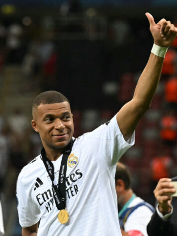 Títulos de Mbappé pelo Real Madrid: Copa Intercontinental e a Supercopa da Europa