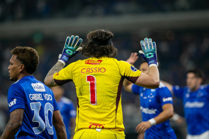 7° Cássio (Corinthians e Cruzeiro) - 811 finalizações