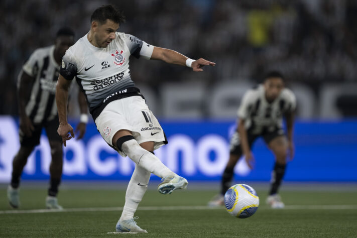 Romero - continua com o contrato atual, com fim em dezembro de 2025. O jogador queria vínculo por mais dois anos.