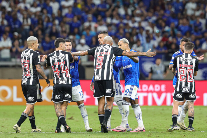 Atlético-MG: 10 jogos - seis vitórias - quatro empates