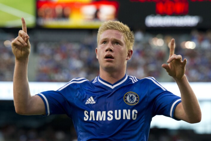 A transferência de De Bruyne do Chelsea para o Wolfsburg em 2014 custou R$63.140.000,00 e agora está estimada em R$106.381.737,62. Com esse dinheiro, seria possível preencher 22 vagas de estacionamento no Etihad Stadium com Lamborghini Huracáns, cada uma avaliada em R$4.8 milhões!