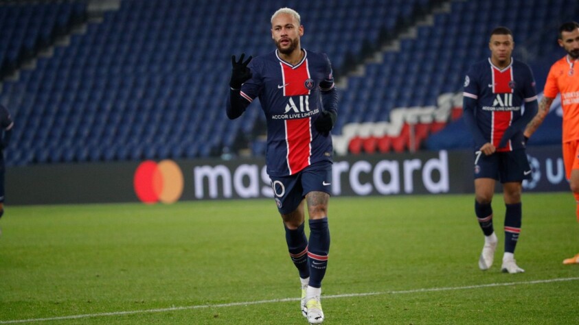 Em mais um golaço em Champions, Ney deu um belo rolinho no marcador do Istanbul e bateu de chapa, sem condições para o goleiro adversário 