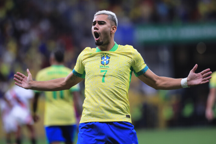 Além de ser a maior campeã do mundo, a Seleção Brasileira também teve muito sucesso neste século, se sagrando a Seleção mais vitoriosa no século XVII. Veja quem são