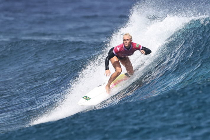 Com a conquista, foi a primeira mulher a trazer uma medalha olímpica para o Brasil no surfe