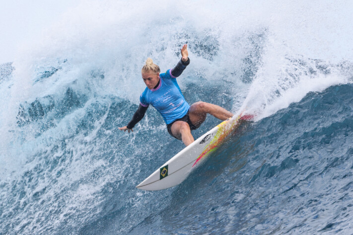 A surfista Tatiana Weston-Webb anunciou nesta quinta-feira (27) que fará uma pausa no Circuito Mundial de Surf. A atleta irá focar em cuidar de sua saúde mental. O Lance! traz alguns momentos da carreira da atleta