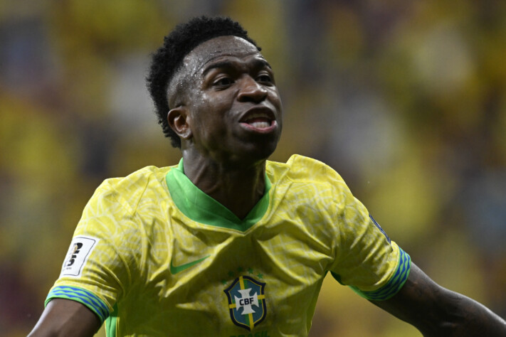 Brasil, 7 títulos - Copa do Mundo (2002), 3 Copas das Confederações (2005, 2009 e 2013) e 3 Copas América (2004, 2007, 2019)