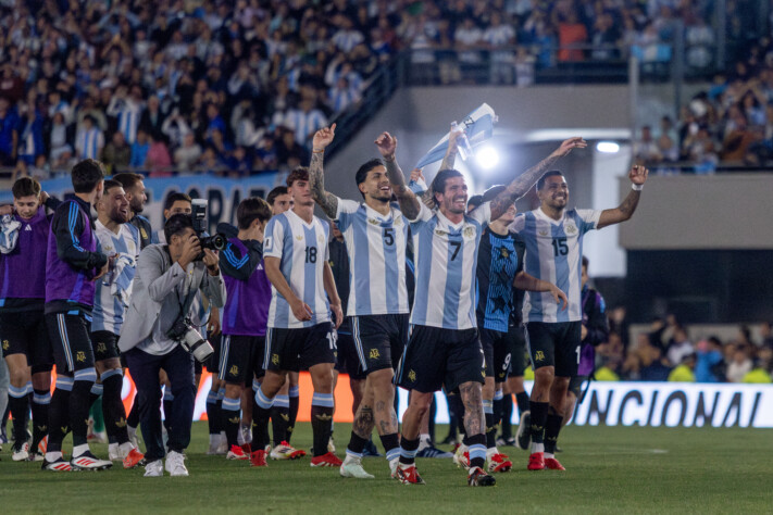 Com o fim da última Data FIFA, a Copa do Mundo de 2026 já conta com seus primeiros quatro participantes classificados, além dos três países-sede. Confira as seleções que já garantiram sua vaga no torneio!
