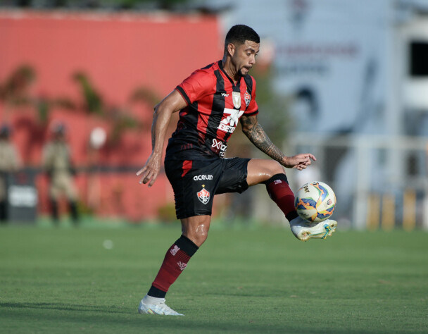 Vitória - Bet7K, contrato de 3 anos no valor de R$60 milhões (R$20 mi por temporada)