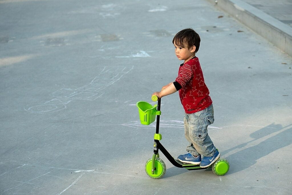 Patinete Cestinha Para Meninas 6 7 8 Anos 35kg + Presente em Promoção na  Americanas