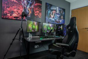 monitores e cadeira gamer