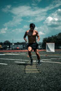 homem praticando exercícios físicos