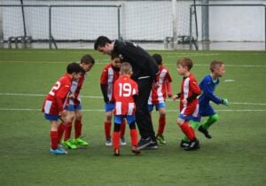 Treino de futebol com crianças