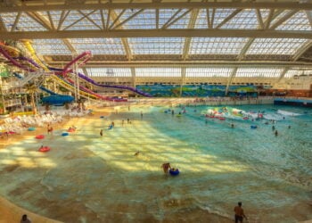 Primeiro clube de surf com piscina coberta e aquecida do mundo no Brasil